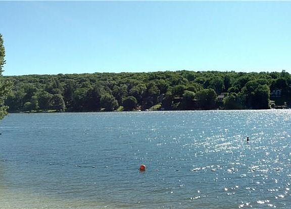 2nd image of 17 Candlewood Vis
