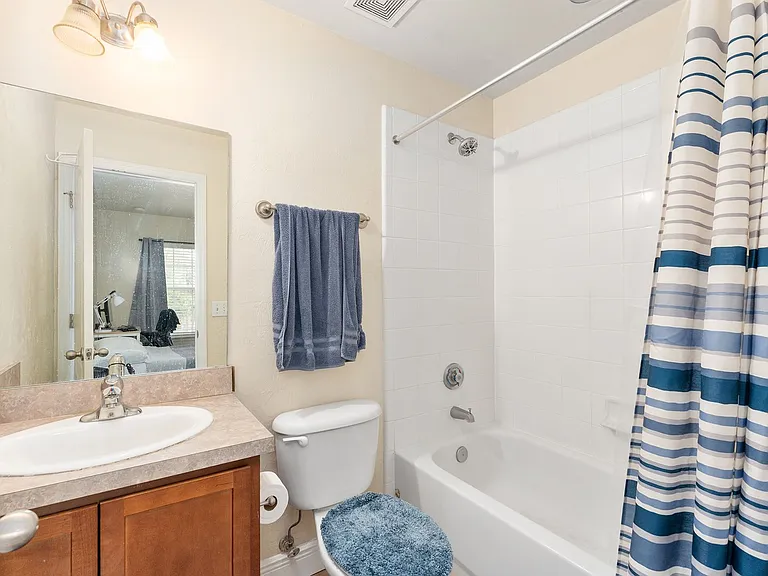 2980 SW 35th Pl #101 — Photo 15