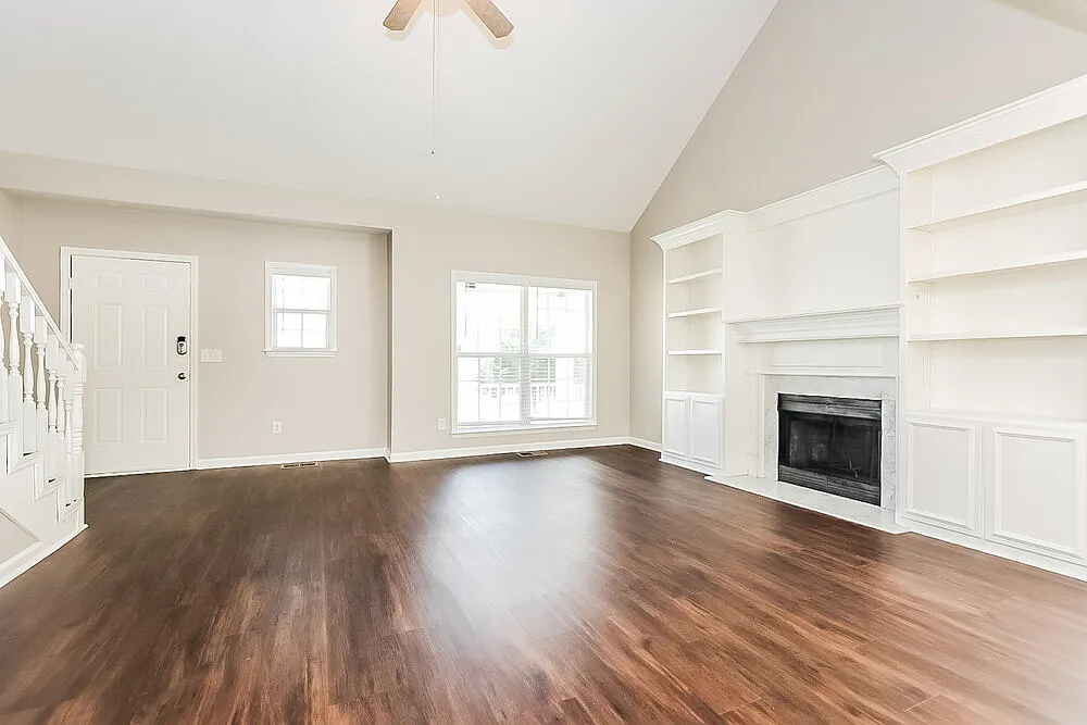 5 bed, 3.0 bath, 2558 sqft, $2,745 — Photo 4