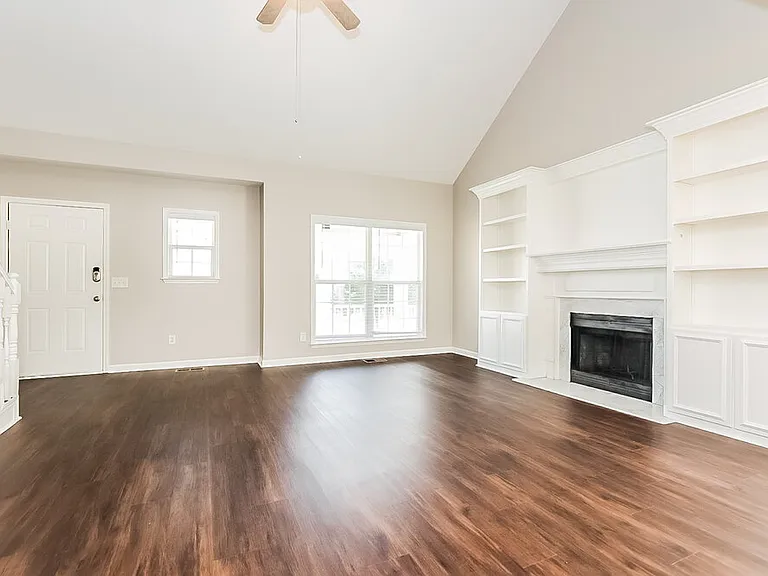 2720 Windcrest Trl — Photo 4