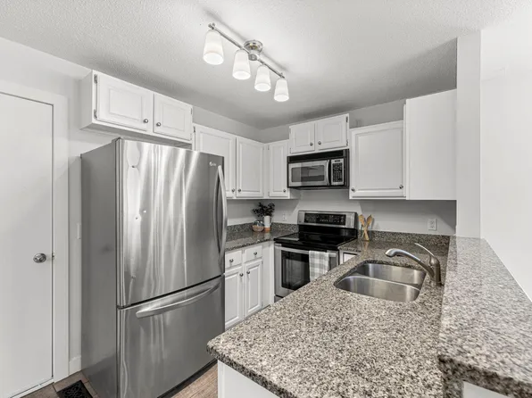 8428 S Pond Trl #41, Champlin, MN 55316