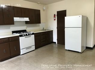 32 Northeast St APT 2B, Woonsocket, RI 02895