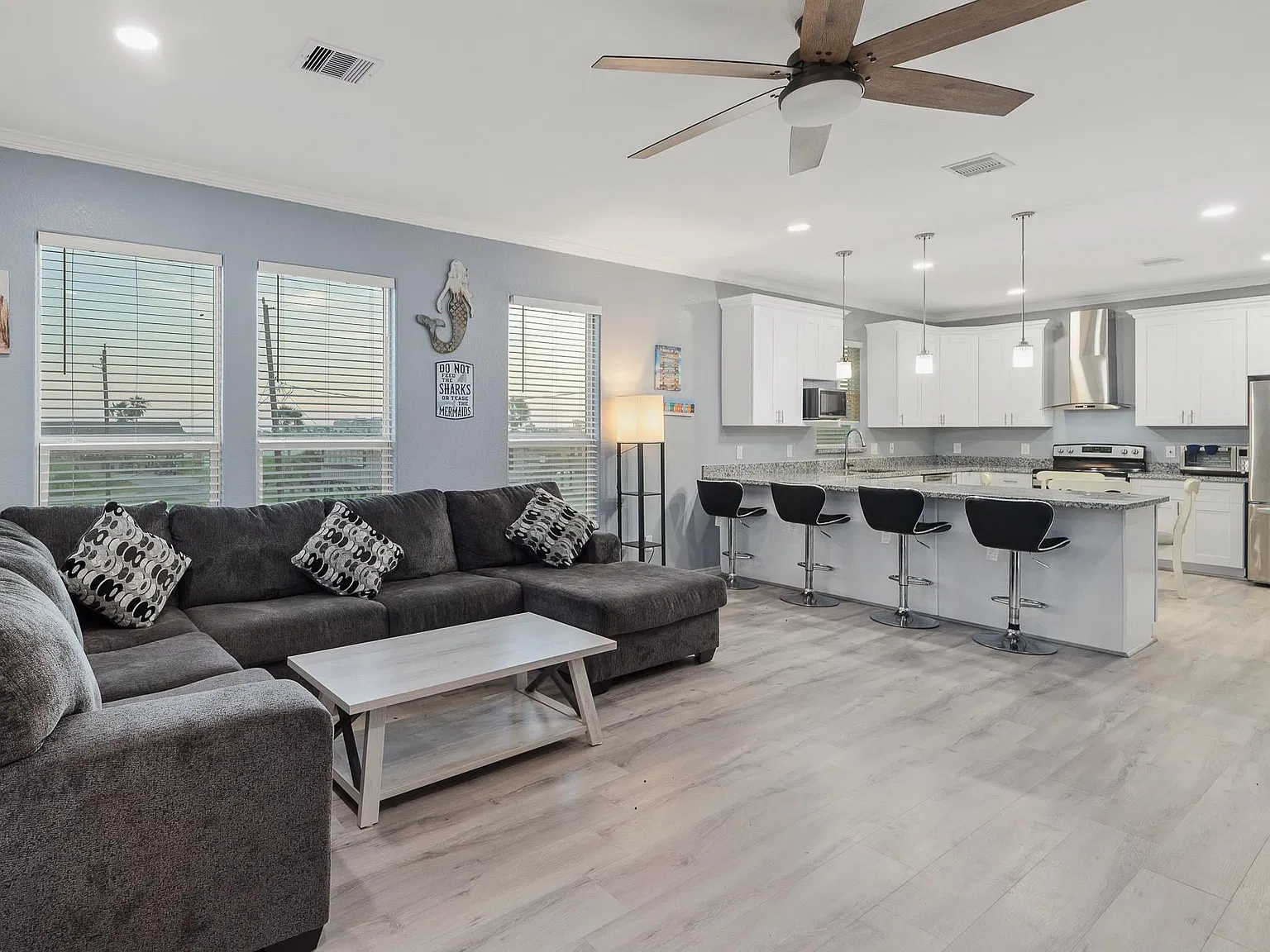 3 bed, 2.0 bath, 1470 sqft, $3,500 — Photo 2