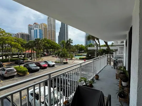 210 174th St APT M11, Sunny Isles Beach, FL 33160