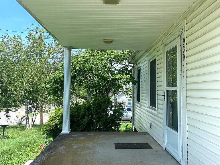 930 Oak Hill Dr — Photo 2