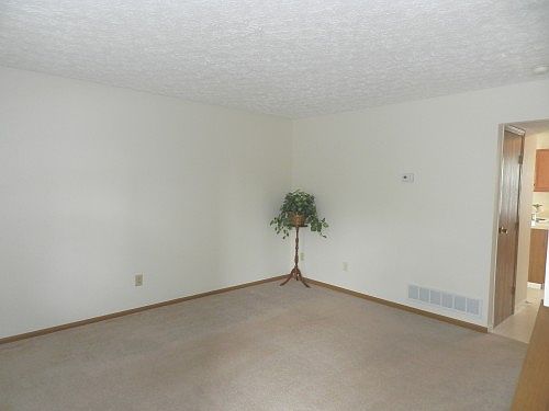 3rd image of 626 Mawyer Dr