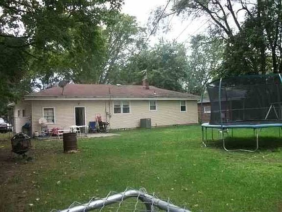 5th image of 23367 Greenleaf Blvd