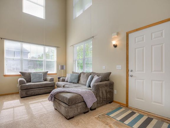 3rd image of 9280 Holly Ln N