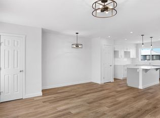 922 19th Ave NW, Edmonton, AB T6T 2K8