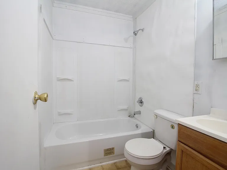 142 W Bluford St — Photo 12