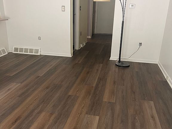 3rd image of 5 Black Oak Dr #5B
