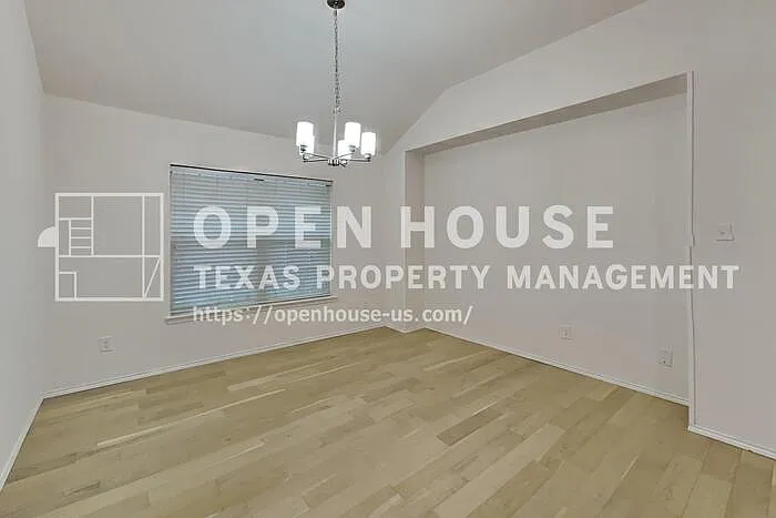 405 Hackberry Dr — Photo 7
