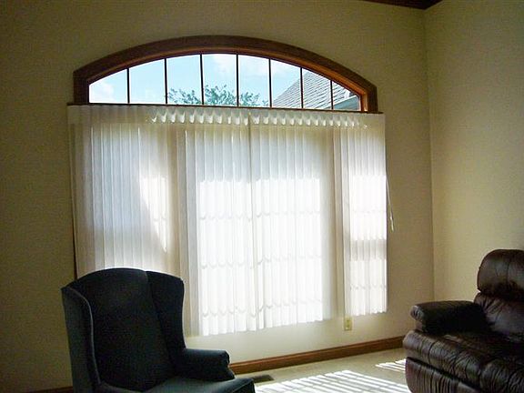 5th image of 909 Brookwood Dr