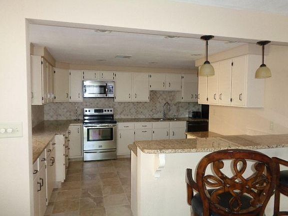 5th image of 303 N Kansas Ave APT 301