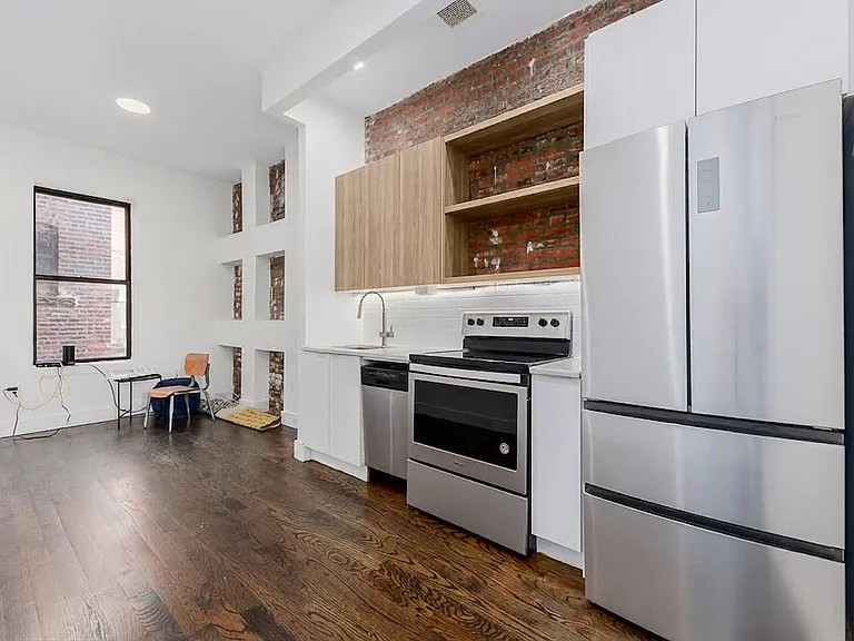 183 Eldert St #3R — Photo 3