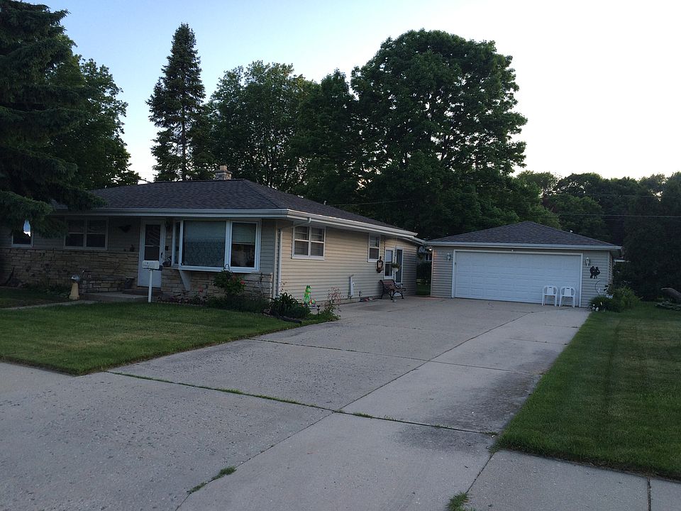 1st image of 132 N 15th Ave