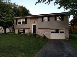 805 Indian Springs Dr, Lancaster, PA