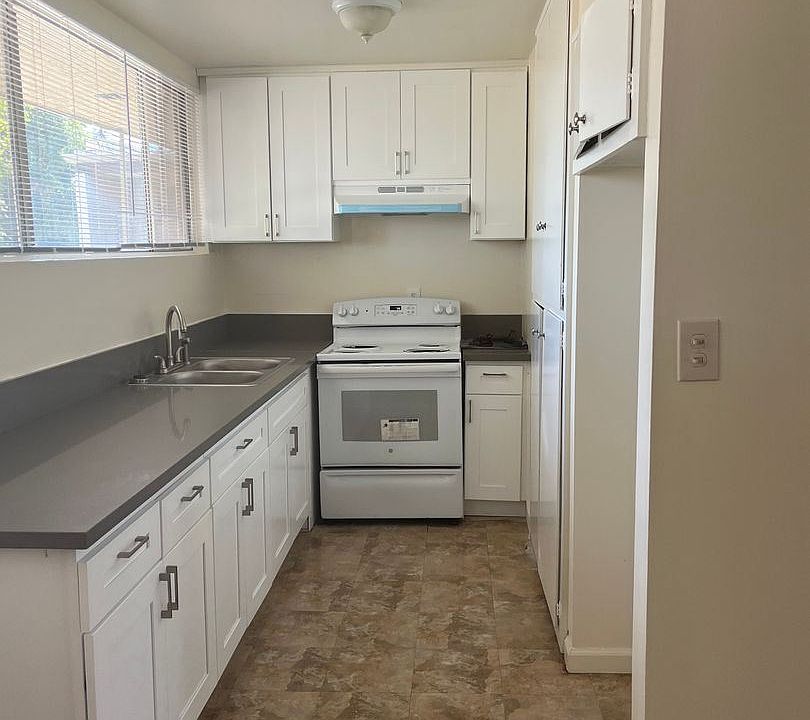 2nd image of 505 N Lincoln Ave Unit J