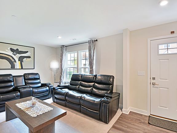 4th image of 156 Canterbury Way