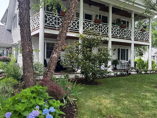 10 Augusta Cir, Moodus, CT 06469