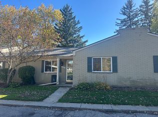 26201 Franklin Pointe Dr, Southfield, MI 48034