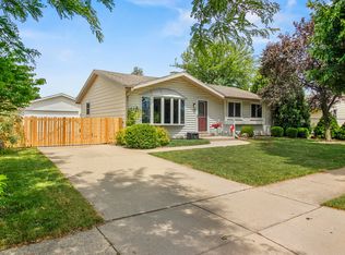 5710 69th St, Kenosha, WI 53142