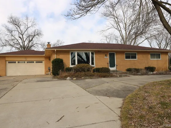 23665 E Newell Cir, Farmington Hills, MI 48336