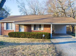 227 N 28th St, Belleville, IL 62226