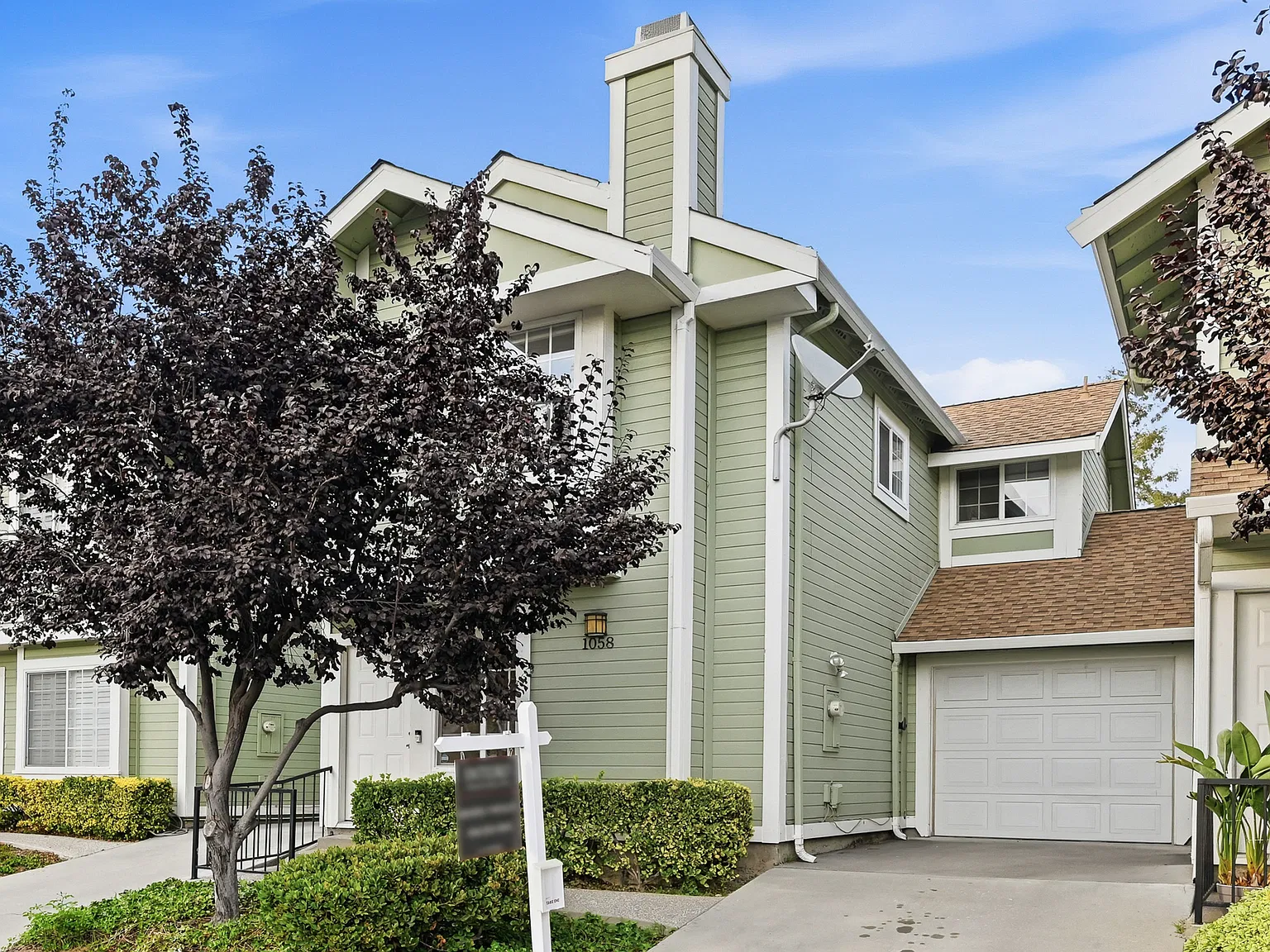 2 bed, 2.5 bath, 1042 sqft, $3,600 — Photo 1
