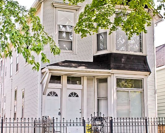3rd image of 1739 N Francisco Ave #Gr