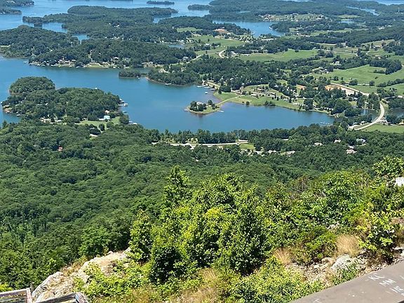 4th image of 5 Mill Ridge Rd