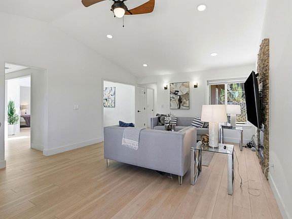 4th image of 2736 Reno Dr