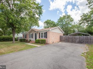 604 Perry Dr, Fredericksburg, VA 22405