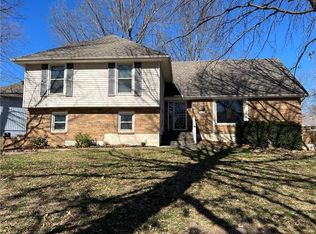 1144 NE Country Lane Pl, Lees Summit, MO 64086
