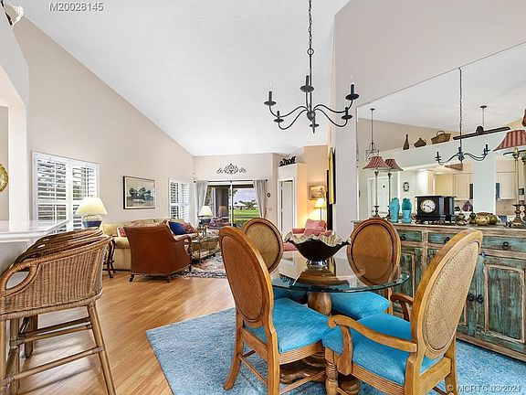 3rd image of 2430 SW Foxpoint Trl