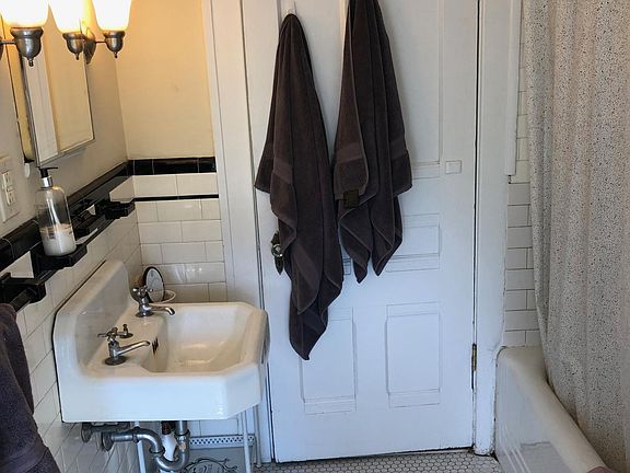 5th image of 35 Richmond Ave APT 6