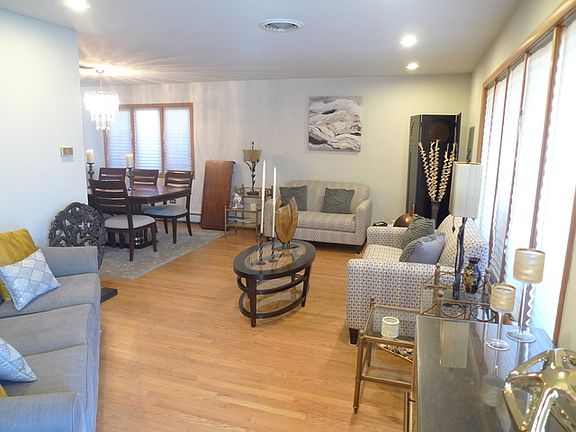 4th image of 9236 Sproat Ave