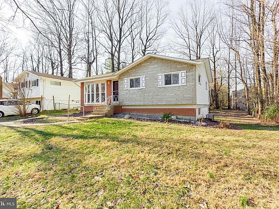 3rd image of 4418 Weyburn Dr