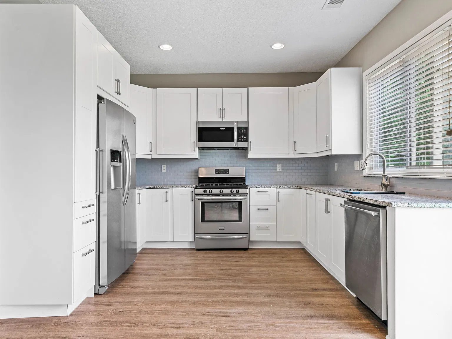 3 bed, 2.5 bath, 2036 sqft, $2,650 — Photo 3