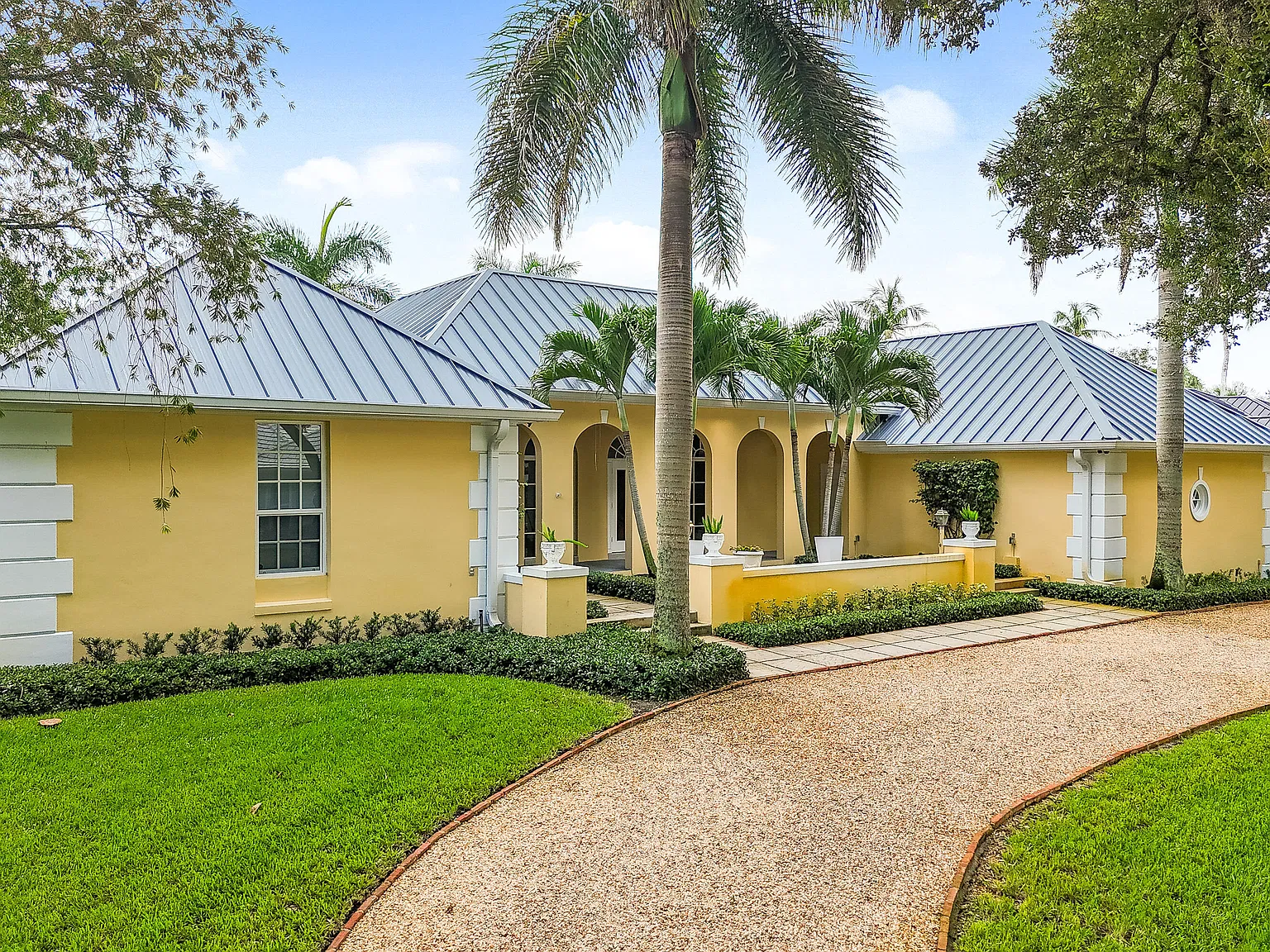 3 bed, 3.0 bath, 2917 sqft, $30,000 — Photo 3