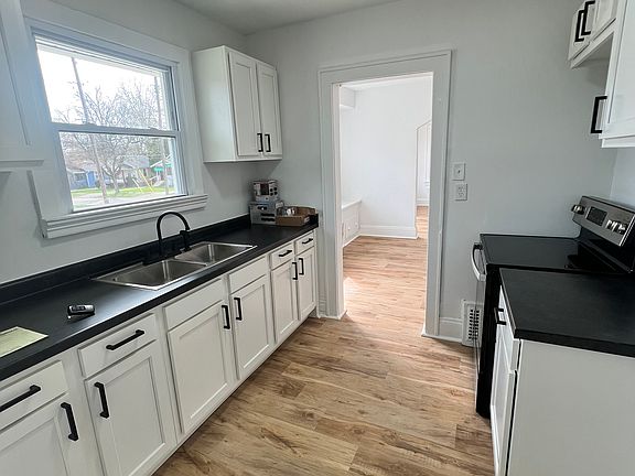 2nd image of 725 Hudson Ave