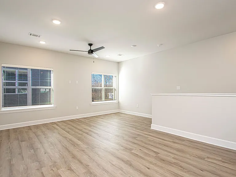 1220 W 4th St — Photo 18
