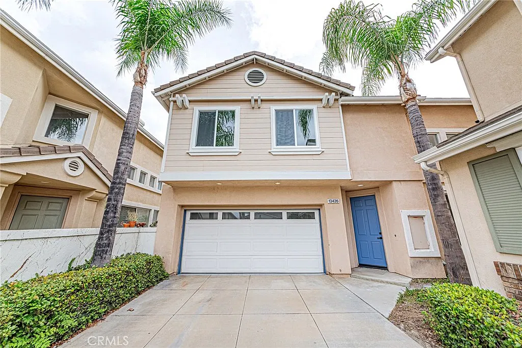 4 bed, 1854 sqft, $4,950 — Photo 1