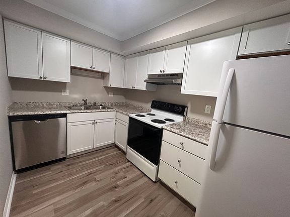 2nd image of 421 N Broadway St #E6b5f9cef