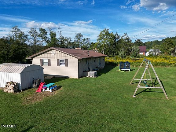 3rd image of 230 Reece Hill Rd