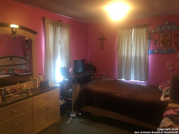 4th image of 212 E Lachapelle