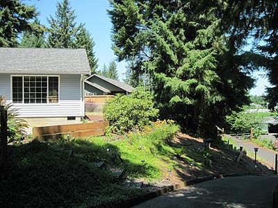 3rd image of 101 E Wysteria Ct