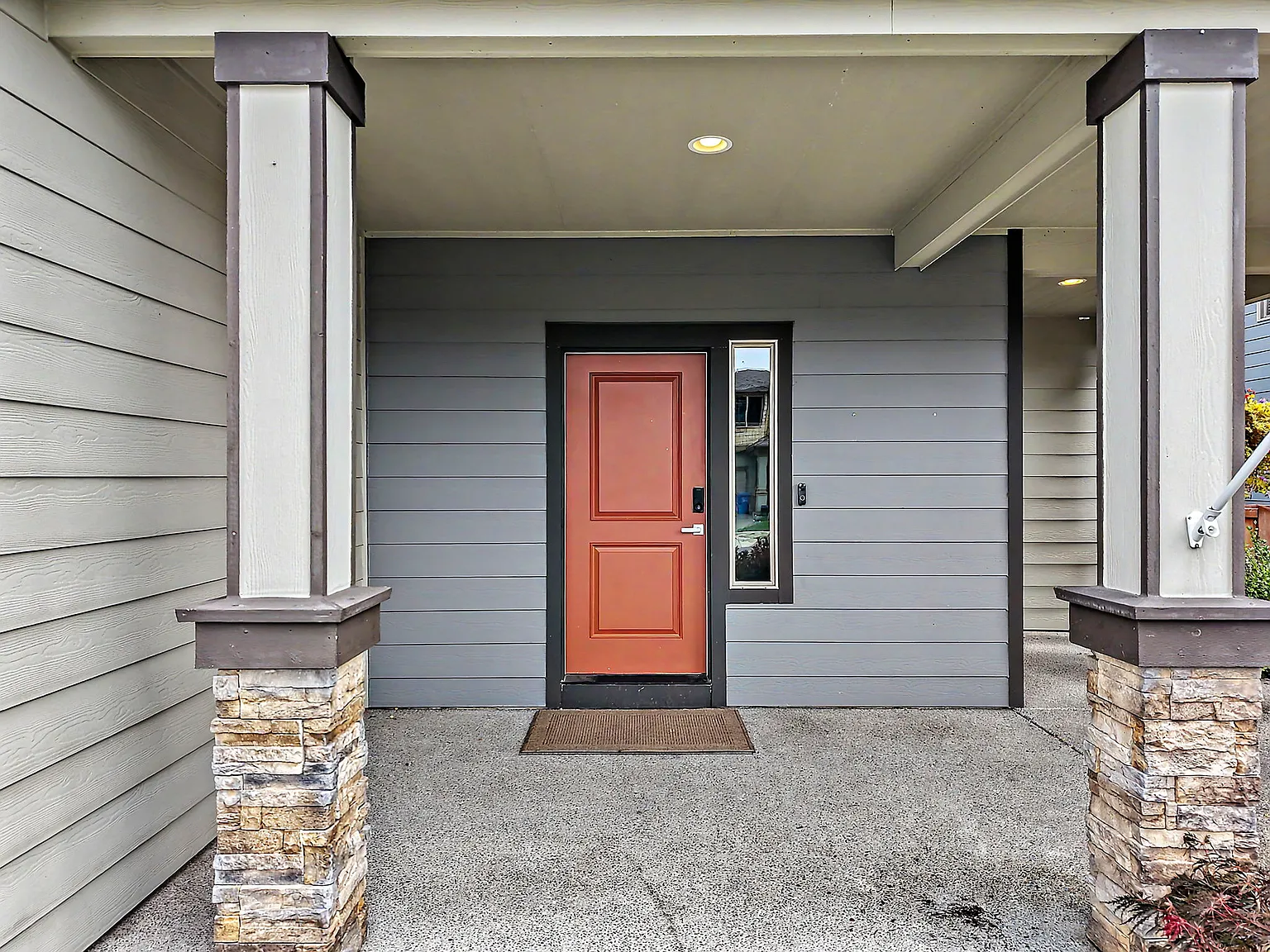 3 bed, 2.5 bath, 2174 sqft, $3,300 — Photo 2