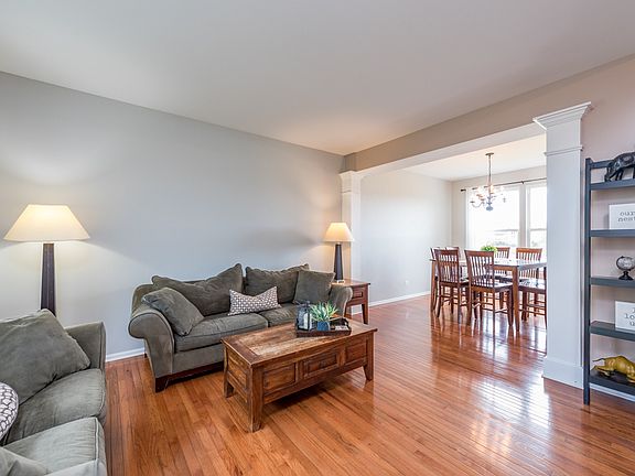 3rd image of 1218 Goldfinch Ln