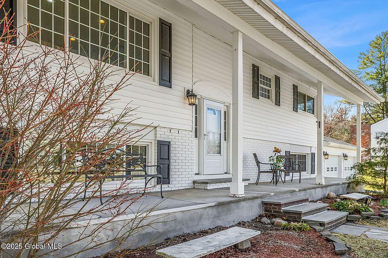 4th image of 24 Heldervue Avenue